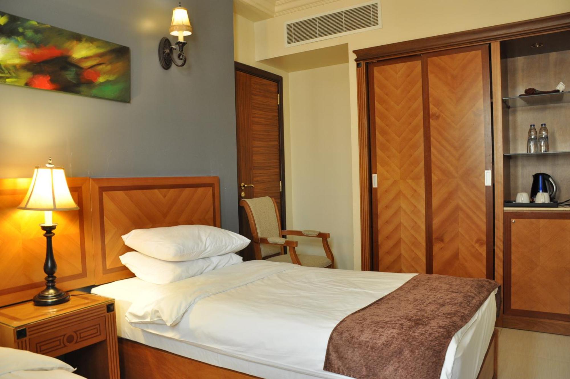 La Rosa Hotel By Brother International Mascate Extérieur photo